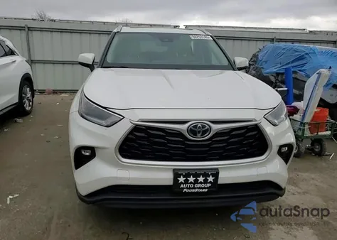 2021 Toyota Highlander Xle z USA, uszkodzony, nr VIN 5TDGZRBH2MS129209